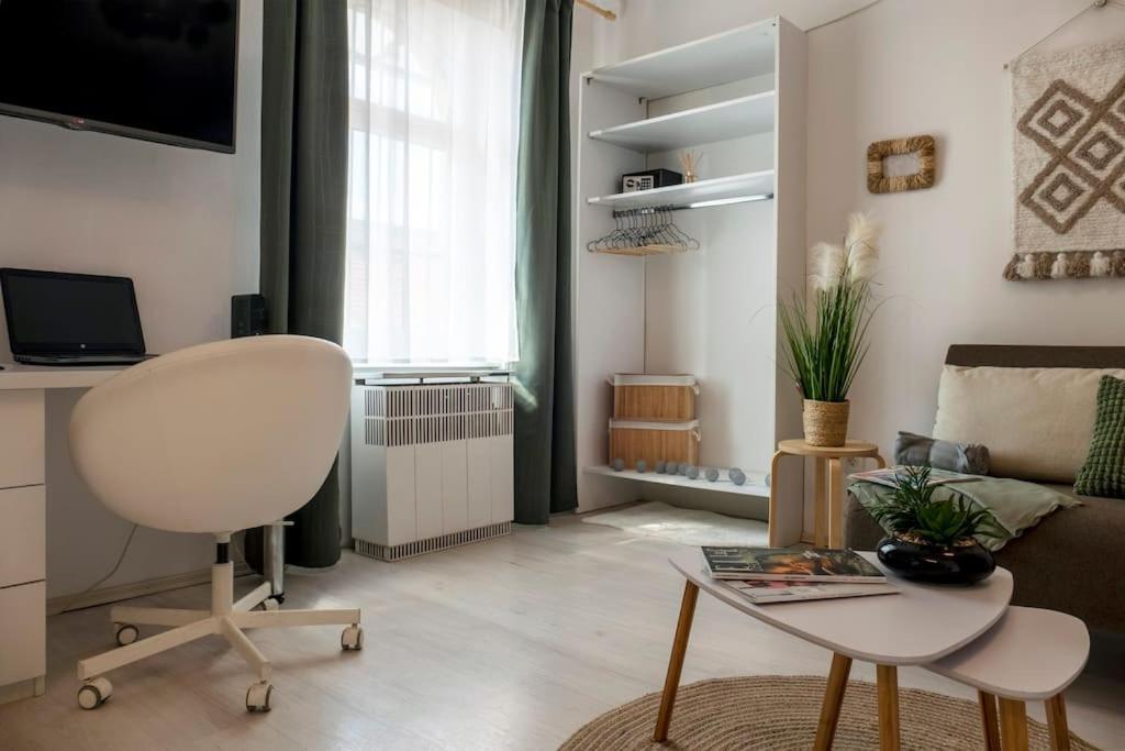 Edna Studio With Balcony بودابست المظهر الخارجي الصورة
