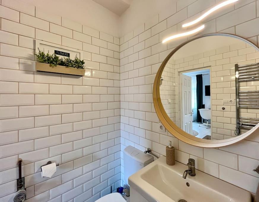 Edna Studio With Balcony بودابست المظهر الخارجي الصورة